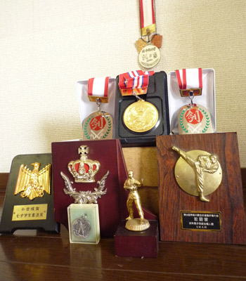 トロフィ、メダル、盾